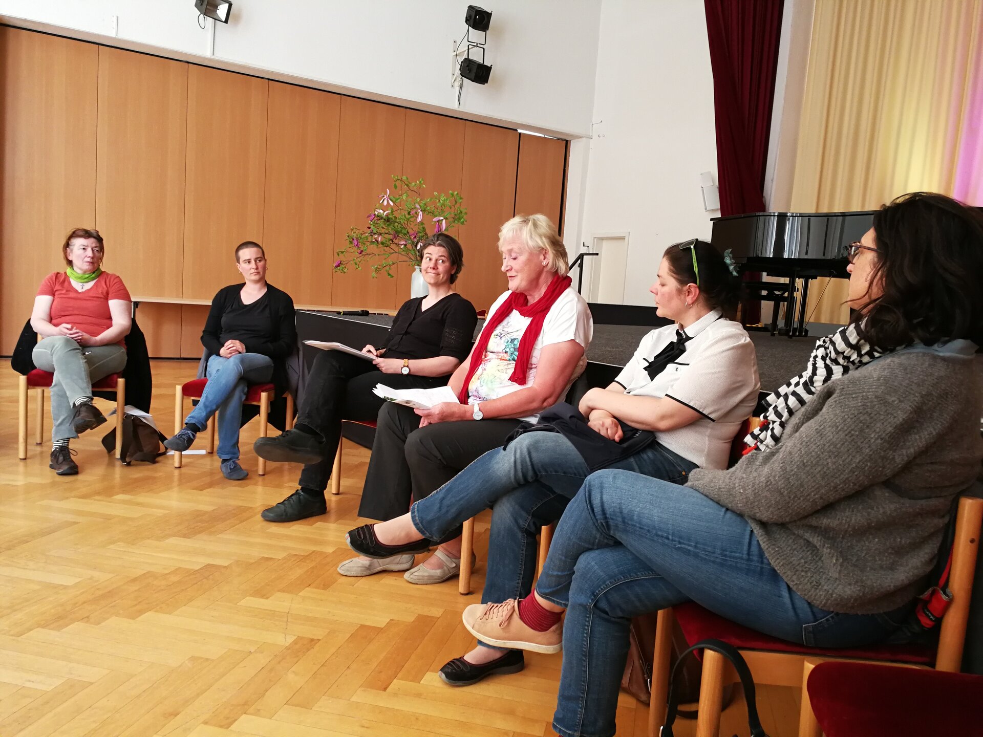 Podiumsdiskussion, vierte von links: Dr. Becherer und dann von links nach rechts, Frau Baldermann