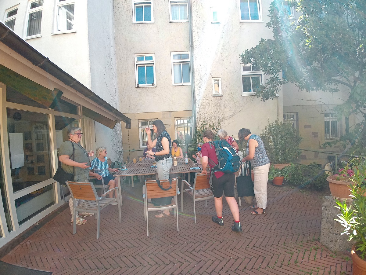 Schlussrunde am Samstag auf der Terrasse des Bischof-Moser-Hauses